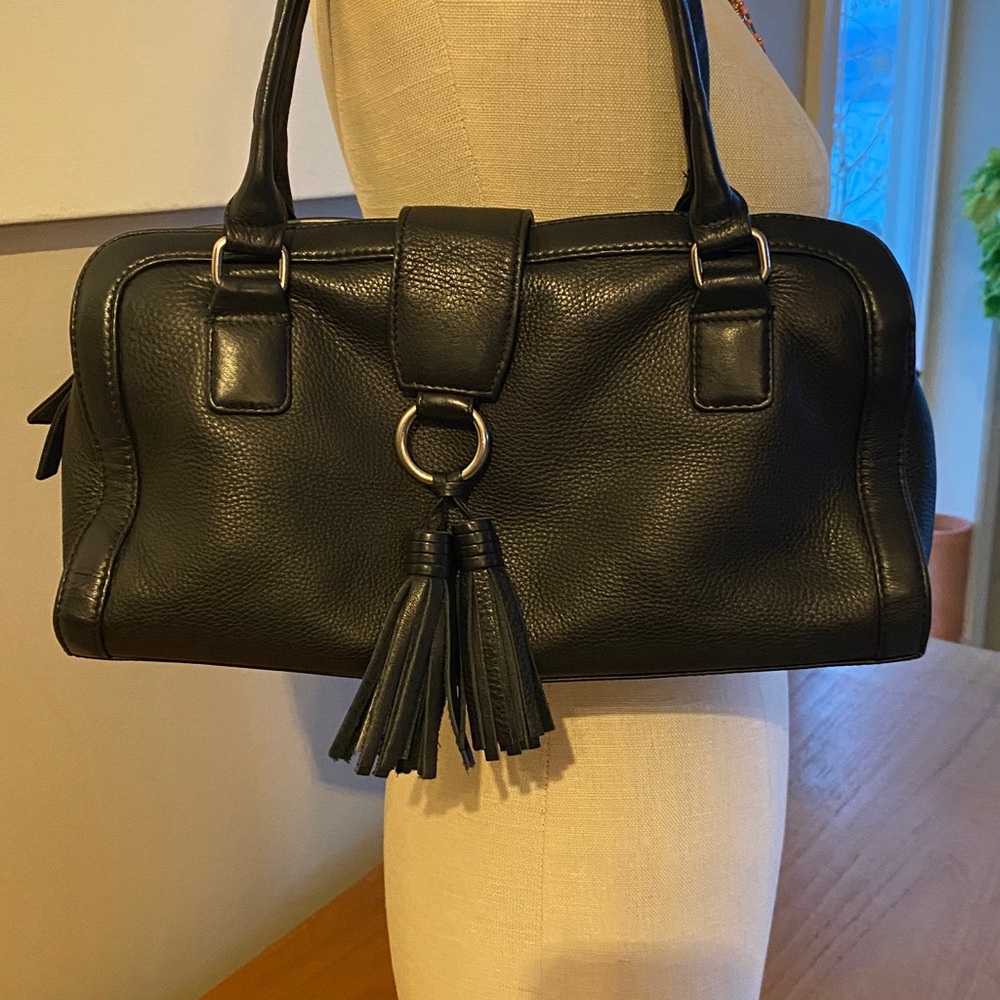 Derek Alexander double handle tassel tab closure black & silver leather bag. 🖤🩶